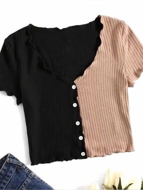 🔴 SHEIN Two-Tone Black and Brown Short Sleeve Ribbed Button Front Top